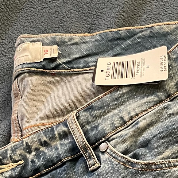 NWT Torrid sz 16 reg. slimboot light wash - Picture 3 of 5